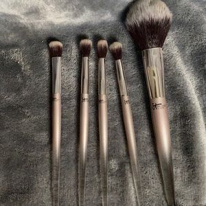 It cosmetics brushes